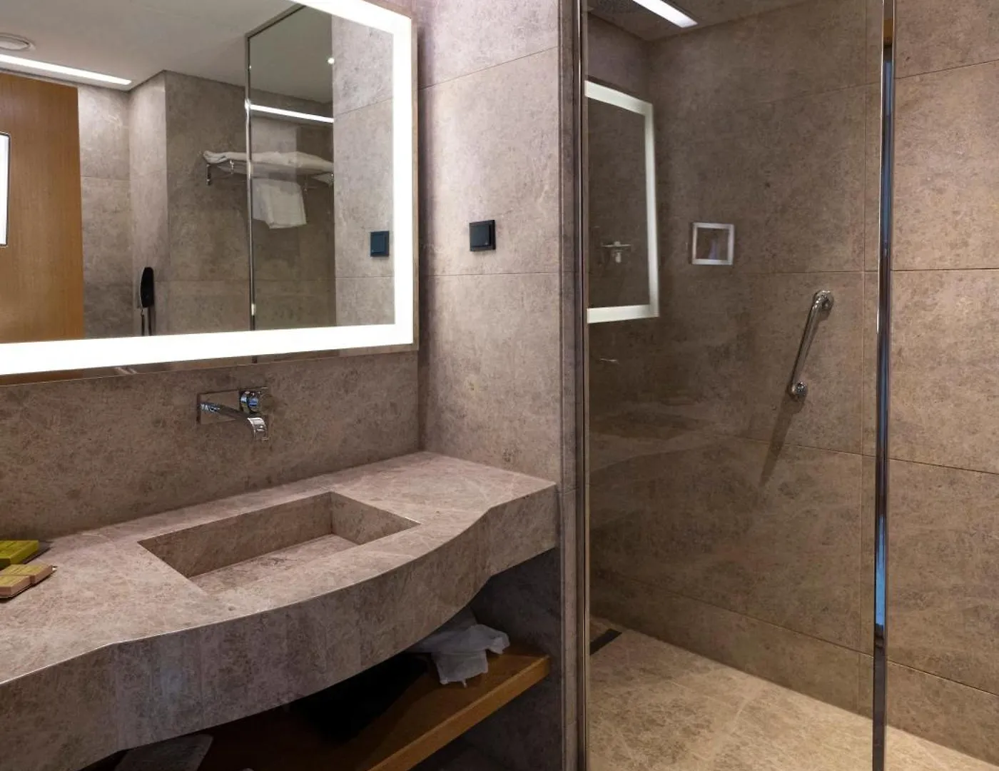 DoubleTree by Hilton Istanbul-Avcilar Otel  İstanbul
